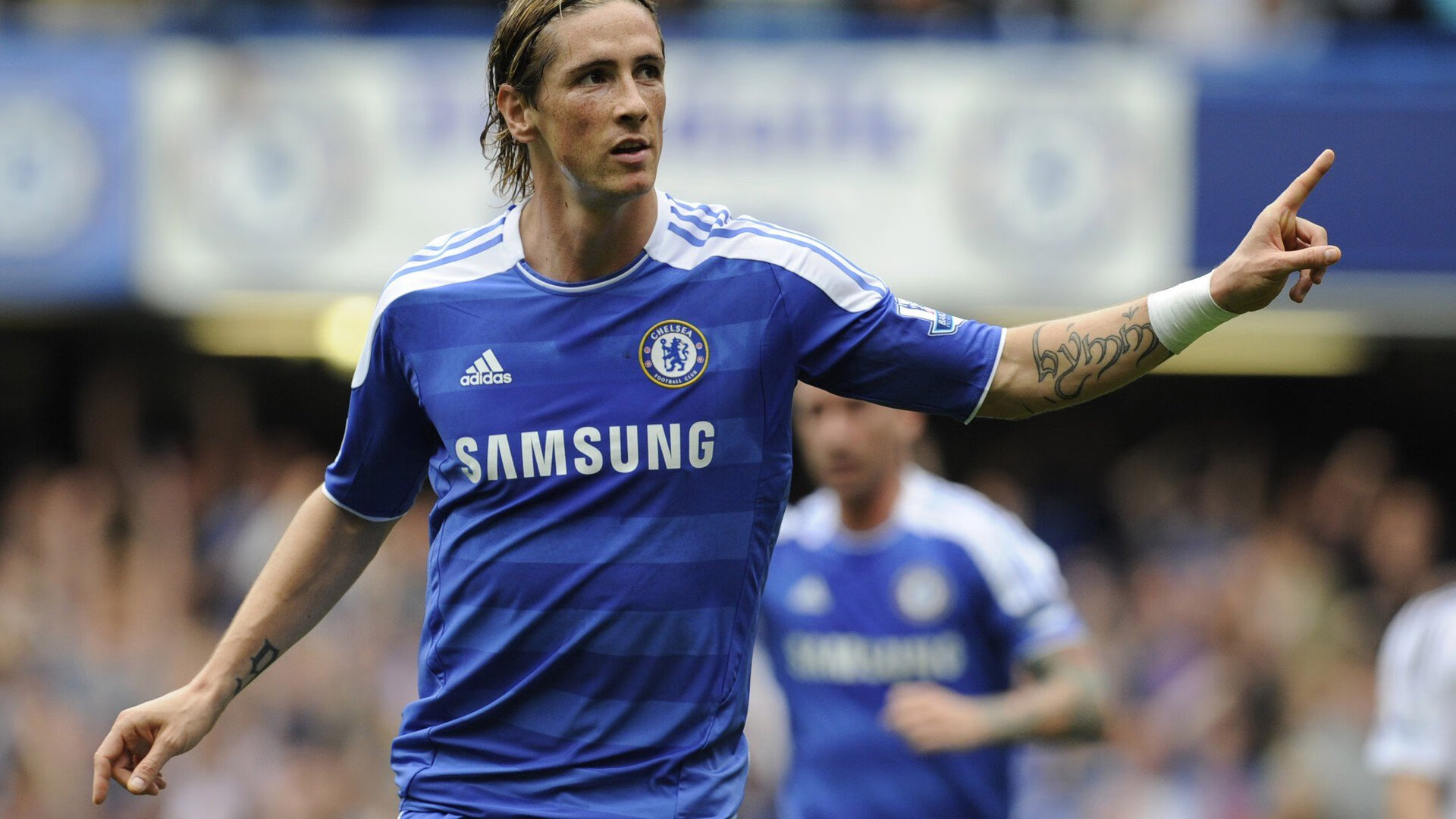 某队遭遇惨败，球员面临巨大压力，某队员全场各种犯规累计达五次以后