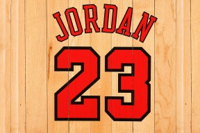 巴萨主场3-0战胜贝蒂斯，进攻端火力全开