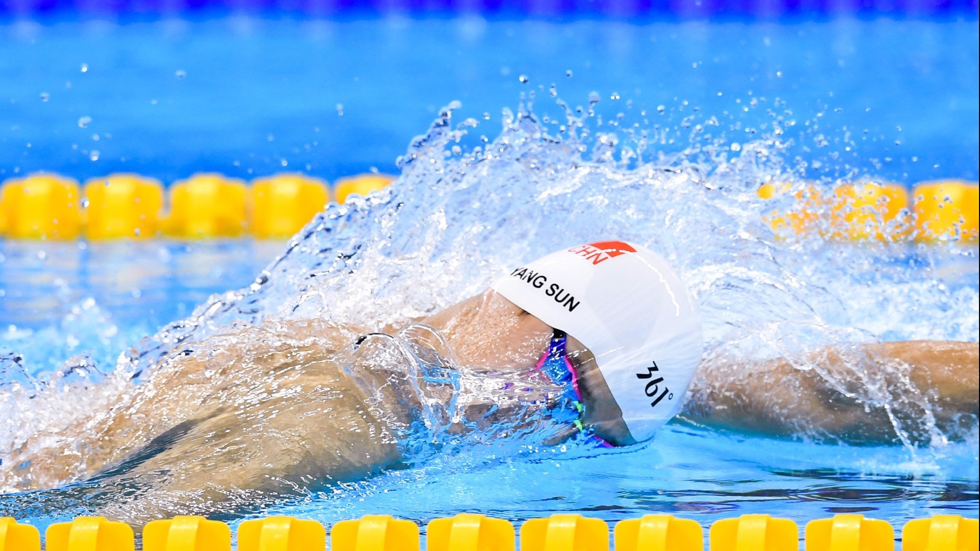 “冠军悬念持续升级：排名变幻牵动百万粉丝心”，《冠军》